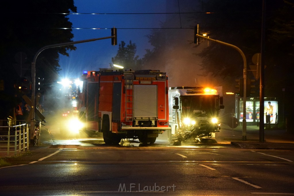 TLF 4 umgestuerzt Koeln Bocklemuend Ollenhauer Ring Militaerringstr P214.JPG - Miklos Laubert